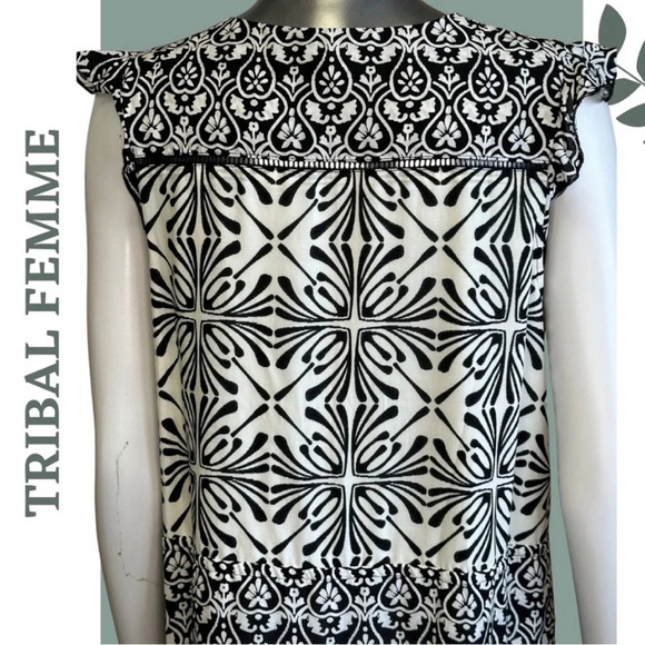 Tribal Lined Combo Print Maxi Dress w/Drawstring
Black 8880-3647-0002 Size
Small - Picture 6 of 6